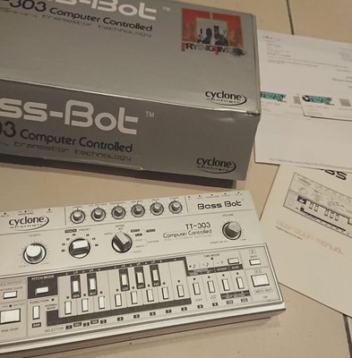 Cyclone Analogic TT-303 一代 Roland TB-303 完美復刻 acid 舞曲必備合成器 TB-03 TB-3 可參考