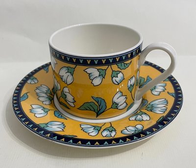 龍廬-自藏出清~陶瓷製品-DIANA ROYAL英國皇家戴安娜咖啡杯花茶杯-黃底白色花卉圖案杯組(一杯一杯墊)/只有一組