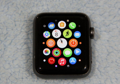 售二手 Apple Watch Series 3  42mm GPS 版本，黑色金屬錶殼