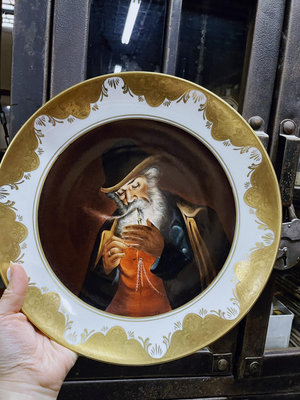 德國古董手繪油畫瓷盤 點煙的男人觀賞盤全品有簽名寫實風