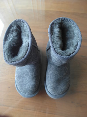 澳洲UGG 灰色童雪靴