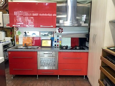 岡林廚具廚櫃　展示店樣出清　水晶門板　人造石檯面打破成本價50000元　