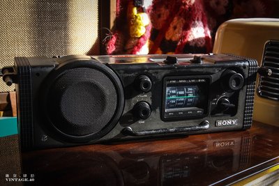 【古物箱】SONY  軍用造型 小型 手提音響 收音機 日本製 ( 古董 骨董 老件)