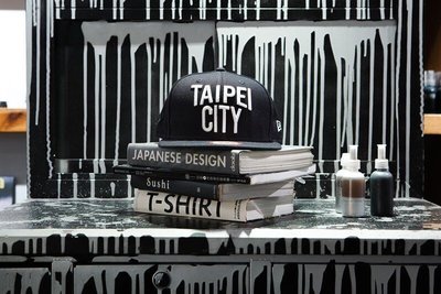 拍賣唯一！全新 15' A/W Remix x New Era Taipei City Snapback 後扣可調棒球帽 [深藍白字]！現貨可面交！