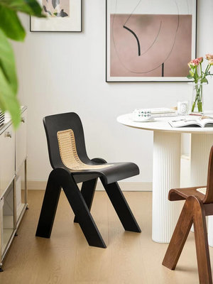 北歐設計師創意實木餐椅復古家用餐桌C椅侘寂風咖啡廳藤編靠背椅