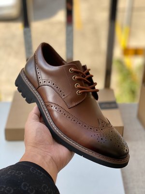 clarks克拉克男鞋商務正裝皮鞋時尚復古英倫風布洛克雕花拼接皮鞋棕色39-44
