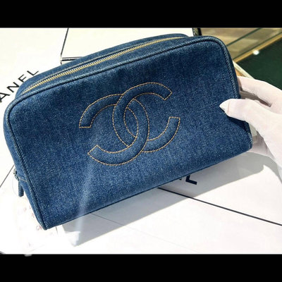 Chanel vintage 牛仔丹寧手拿包洗漱包置物包化妝包  4開 97年保存品 配件原防塵袋  尺寸 23.5×14×10