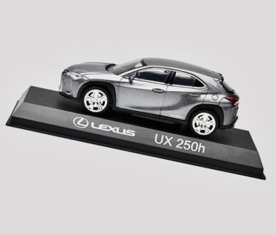 全新未拆凌志Lexus公仔模型車置於客製底座與透明外或拆卸後玩賞使用。 【材質】鋅合金01UX019S6GRF （星綻灰