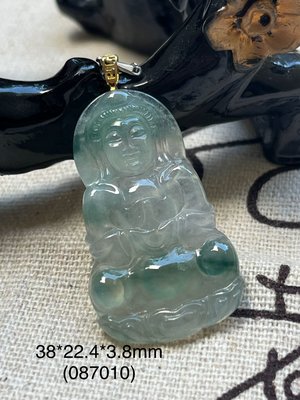 天然緬甸翡翠A貨 冰種飄藍花寶瓶觀音 附證 （087010）
