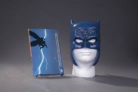 [現貨]蝙蝠俠 黑暗騎士歸來 三十週年紀念版與面具組 9781401267742