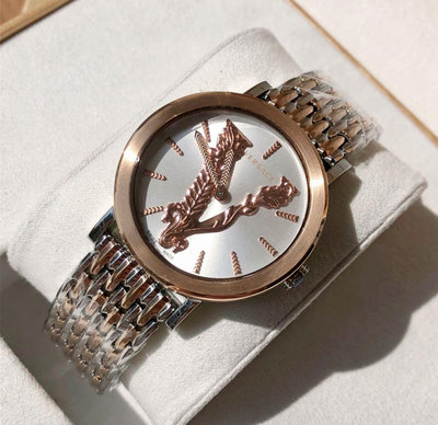 VERSACE Virtus 玫瑰金色立體V字浮雕 銀白色錶盤 玫瑰金色配銀色不鏽鋼錶帶 石英 女士手錶 VEHC00519
