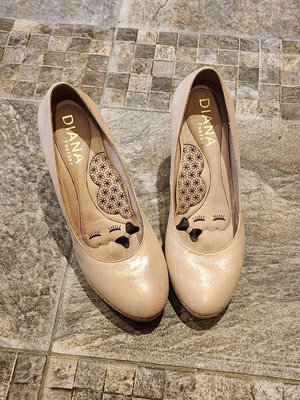 專櫃 DIANA 粉膚色 牛皮手工 高跟鞋 婚鞋 漫步雲端 23.5號（37）減壓鞋墊  跟高=9.5cm