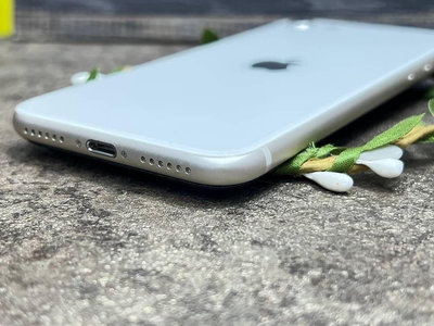 iPhone SE3 64G 白 電池97％ 無盒裝 有配件