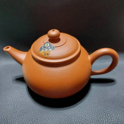 中國宜興方圓牌紫砂壺，春苞系列，潘勤芬製