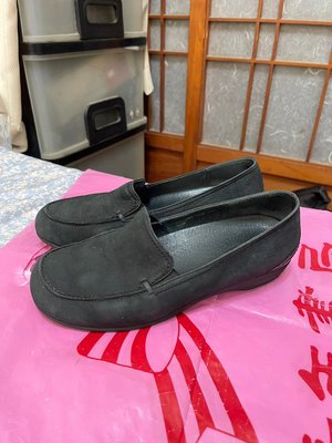 「 二手鞋 」 La new 女版麂皮休閒鞋 24cm（黑）125