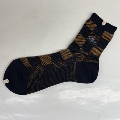 ☆注目の日本製 Vivienne Westwood 新款黑/駝格紋繡星球LOGO短襪☆