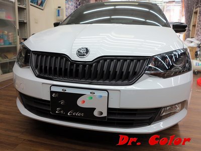 Dr. Color 玩色專業汽車包膜 Skoda Fabia 高亮黑 / 消光黑_水箱護罩 / B柱
