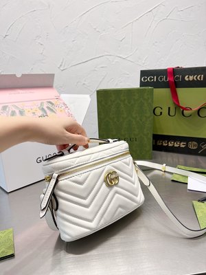 【日本二手】免稅店包裝Gucci marmont 新款化妝包一見鐘情-眼愛上，容量比suer mini好太多了，手機，粉餅，41748
