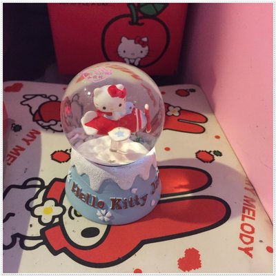 小花花日本精品♥ Hello Kitty 去旅行坐飛機日本限定限量版晴空塔擺飾品水晶球11410300