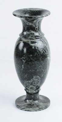 石製胖身花瓶擺件，重約 3.2公斤，高33公分*長12.3公分 * 寬12.3公分