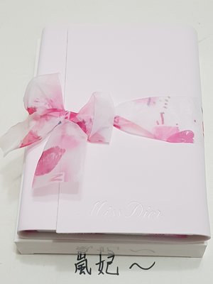 嵐妃~ 迪奧限量粉紅筆記本 Miss Dior CARNET NOTEBOOK  柔軟的淺粉色皮革上還有烙印LOGO