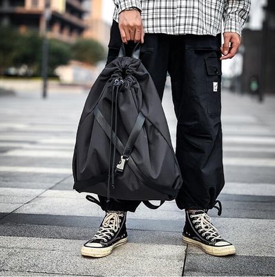 FINDSENSE X 韓國 男女情侶款 流行時尚 暗黑 大容量 束口抽繩 旅行包 雙肩包 後背包