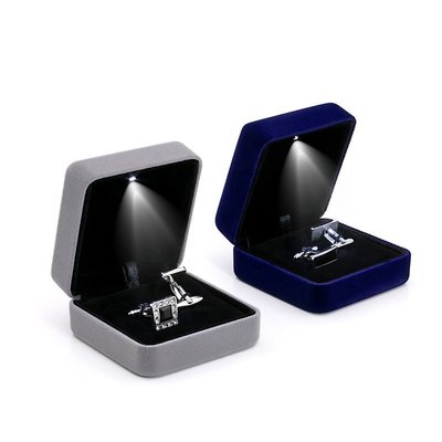 【熱賣精選】首飾盒 絨布發光LED男士袖扣盒袖釘包裝盒首飾盒商務禮品男生結婚禮品盒 珠寶盒 飾品盒