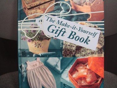 全新 DIY 原文精裝書 - 動手做禮物【Make it Yourself Gift Book】，低價起標無底價！