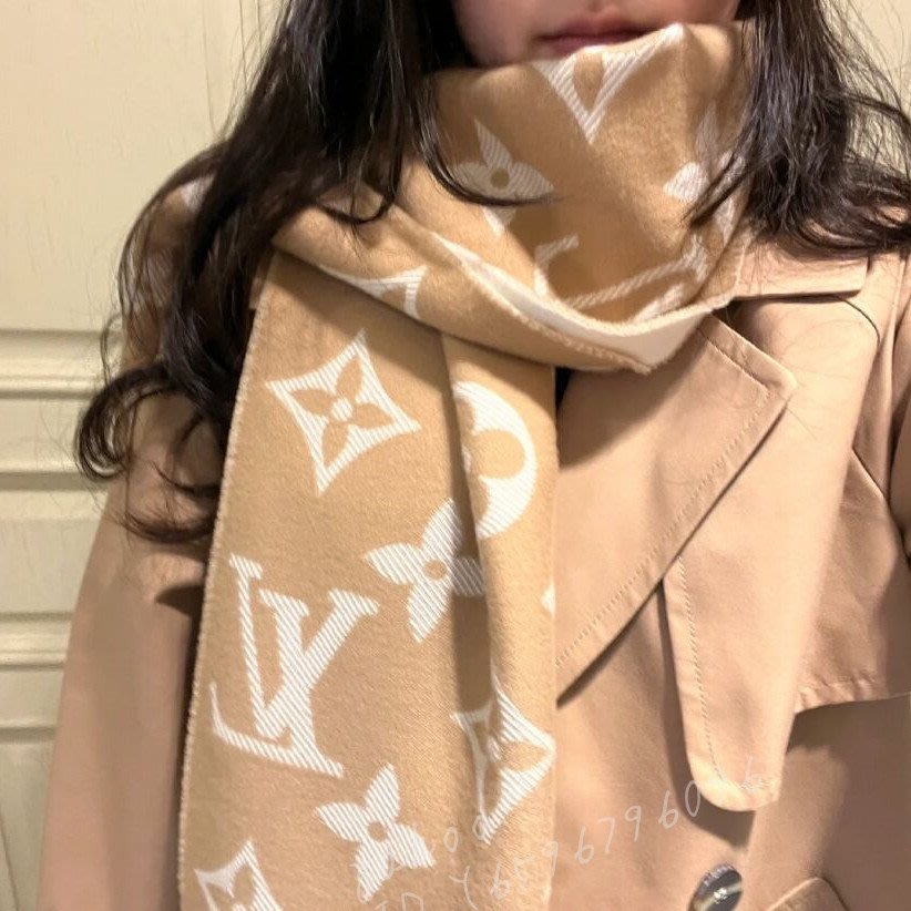 Louis Vuitton M77728 LV Essential Scarf , Beige, One Size