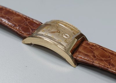 高路雲 GRUEN GURVEX 370 彎背弧型機芯 古董錶