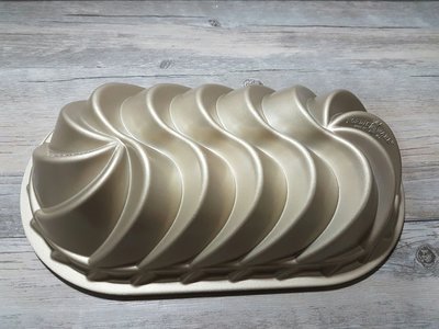 gwgwbella~烘焙道具屋/烘焙模具/點心包裝袋《美國Nordic Ware 長螺旋型磅蛋糕模》