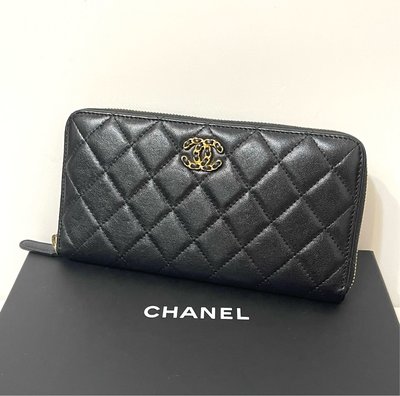 (已售出）Chanel 二手真品 新款 金色 皮穿鍊 Logo 黑色 羊皮 拉鍊 長夾 皮夾 19 長夾 21長夾