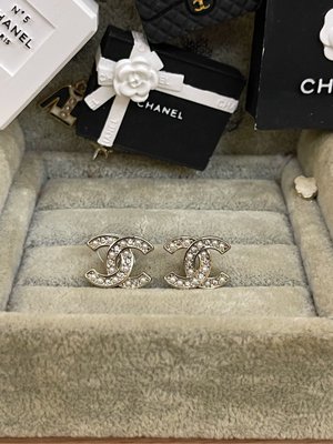 CHANEL 香奈兒 基本款 水鑽 珍珠 雙C logo 百搭 日常 迷你 二手 淡金色 造型 耳環