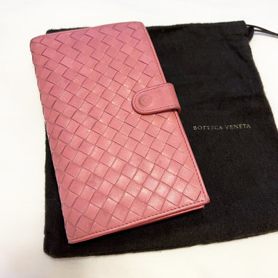 義大利正品Bottega Veneta粉紅色皮夾．BV中長夾．護照夾(正品．六成新)