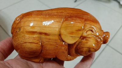 印尼國寶血龍木漂亮飽滿 精雕可愛趴趴豬 便宜賣 買到賺到