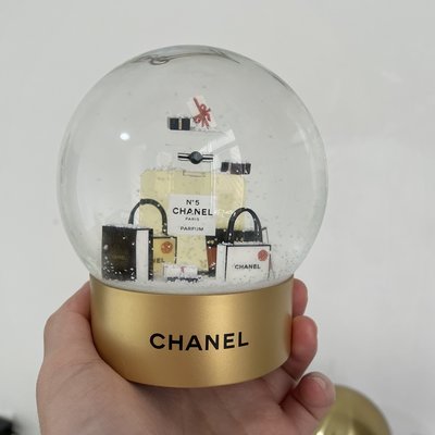 【風口潮流】CHANEL 香奈兒香水禮盒雪花水晶球。