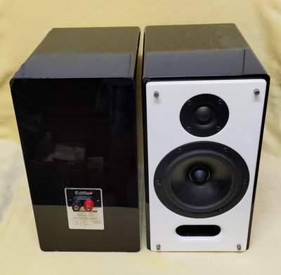 加拿大 Edifier  二音路高音質喇叭加拿大漫步者企業公司出品型號：S-2000數位音響喇叭 優美高音質音箱 低音：5.5英吋高音：2.5英吋木質音箱
