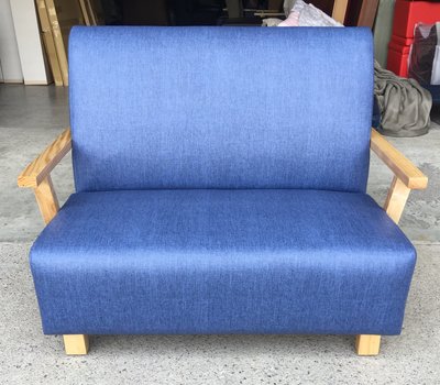 【N D Furniture】台南在地家具-亞麻布紋乳膠皮實木扶手雙人沙發/實木造型雙人椅/套房沙發