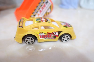 B9 兒童玩具 二手玩具 汽車模型玩具 賽車玩具 海綿寶寶 項鍊 墨鏡玩具 砂漏 魔術方塊 公仔 扭蛋玩具