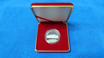 西元1996年發行，中央造幣廠承製，台灣銀行成立50週年紀念銀章(1946~1996)，1盎斯，純銀999，附原盒，美品