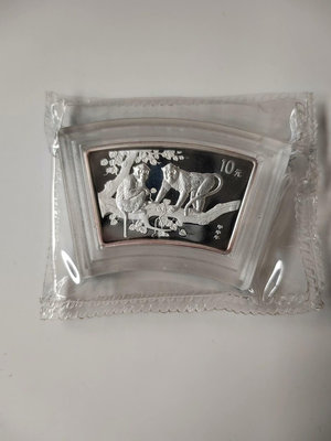 2004猴年扇形一盎司生肖銀幣，原盒原證原封，邊有輕微氧化發
