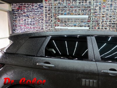 Dr. Color 玩色專業汽車包膜 Range Rover Evoque 消光鍛造碳纖維_BC柱/後窗玻璃/鍍鉻飾條