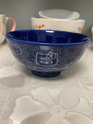 日本卡通三麗鷗hellokitty稀少藍色斗笠碗 材質：陶瓷