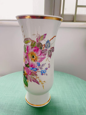 轉一個超大的梅森Meissen自然主義花瓶，畫得非常好。古董