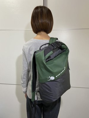 史上最便宜， 獨家限量超質感，現役空姐最愛商品-Eminent 休閒背包（15.6吋），綠色