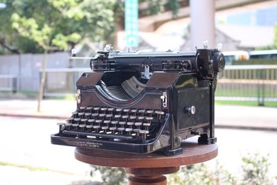 德國 🇩🇪 古董 打字機