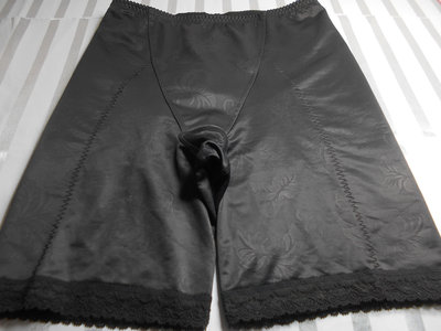 女【曼黛瑪璉】黑色調整型高腰束褲L號~100元起標~標多少賣多少~ (8A94)