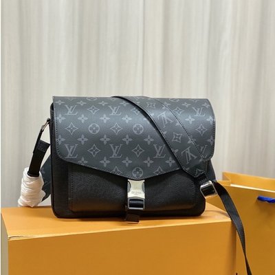 Shop Louis Vuitton New messenger (M30746, M30746) by KYW_BM_58X