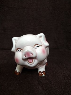 早期台北企業 - 陶瓷 豬撲滿 存錢筒 - 企業寶寶 - 高11寬15cm - 401元起標      玻璃櫃