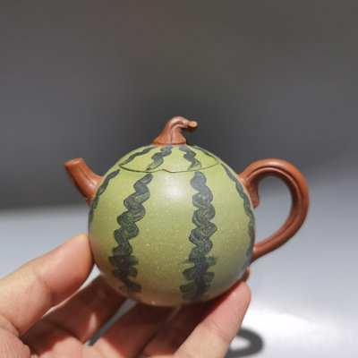 品名小品西瓜壺 低款陳鳴遠18 尺寸10/7cm.. 容量100cc 泥料原礦綠泥799【靜修閣】花貨 光貨 方貨